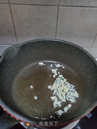 芥兰炒鲜百合的做法步骤：2