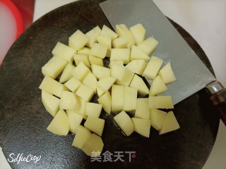 煎土豆的做法步骤：1
