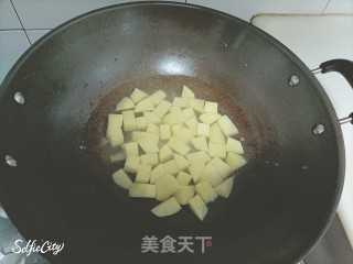 煎土豆的做法步骤：2