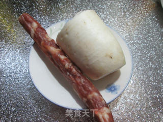 香肠煮萝卜的做法步骤：1