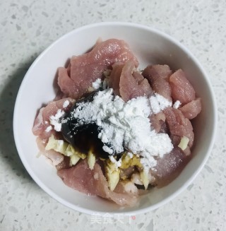 萝卜炒肉#萝卜#的做法步骤：2
