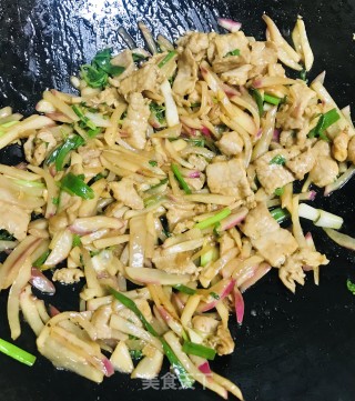 萝卜炒肉#萝卜#的做法步骤：9