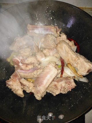 酸菜豆泡炖排骨的做法步骤：6