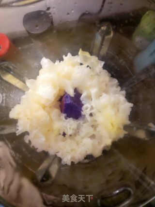 紫薯银耳雪梨羹的做法步骤：2