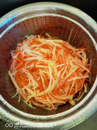 好吃的炝拌菜&土豆胡萝卜炝双丝的做法步骤：7