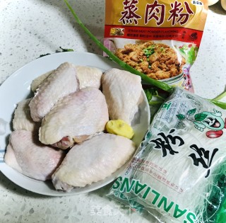 鸡翅蒸粉丝的做法步骤：1