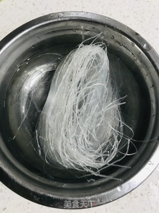 鸡翅蒸粉丝的做法步骤：2