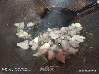 油豆腐炖肉的做法步骤：3