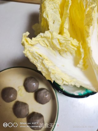 牛肉丸子炖白菜的做法步骤：1
