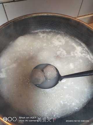 牛肉丸子煮米粉的做法步骤：4
