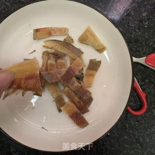 芥蓝炒鱼干的做法步骤：3