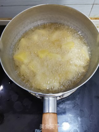 土豆炖茄子的做法步骤：1
