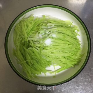 拌萝卜丝的做法步骤：2