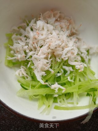 “萝卜”豆腐虾皮拌水果萝卜的做法步骤：3