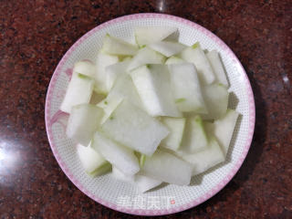 墨鱼丸冬瓜汤的做法步骤：2