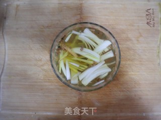 冬至南瓜饺子（香菇大肉馅）水饺的做法步骤：1