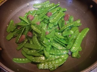 腊肠炒荷兰豆的做法步骤：7