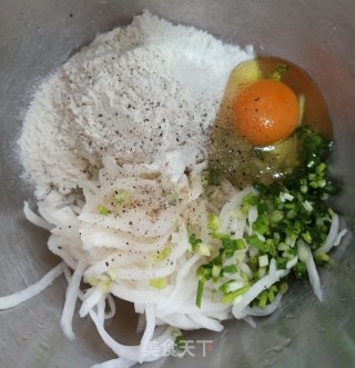 香葱鸡蛋萝卜丝饼的做法步骤：3