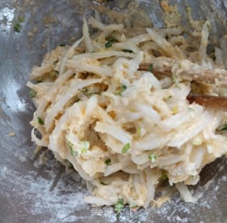 香葱鸡蛋萝卜丝饼的做法步骤：4