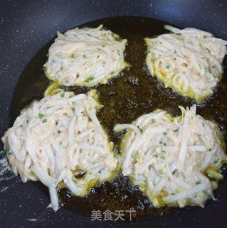 香葱鸡蛋萝卜丝饼的做法步骤：5