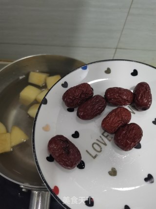 苹果炖桂圆的做法步骤：3