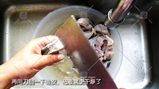 萝卜花生黑鱼汤的做法步骤：2