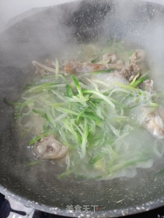 萝卜粉丝炖羊排的做法步骤：9