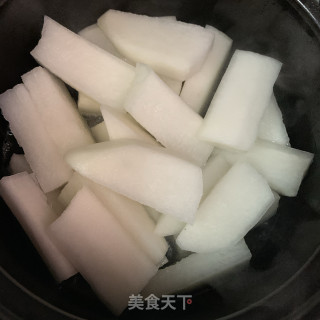 白萝卜滚牛丸汤的做法步骤：4