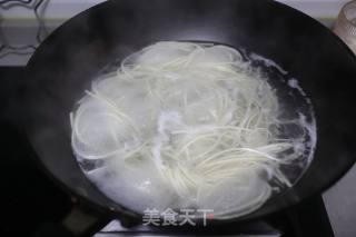 鸡蛋黄瓜面的做法步骤：6