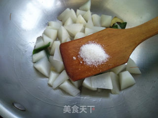 白萝卜烧大虾的做法步骤：5