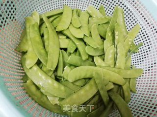 牛扒炒荷兰豆的做法步骤：2