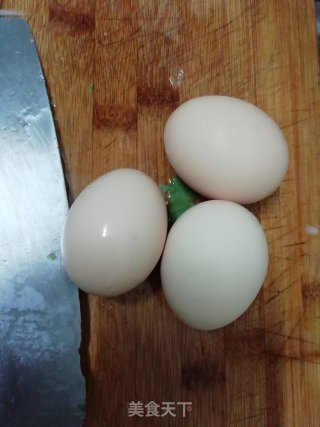 鸡蛋萝卜丝汤的做法步骤：1