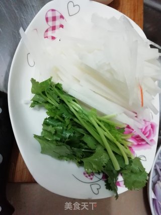 鸡蛋萝卜丝汤的做法步骤：2