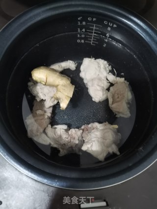 萝卜炖骨头汤的做法步骤：4