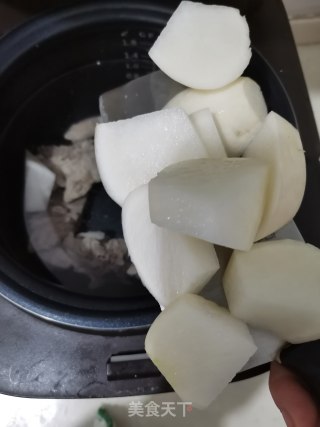 萝卜炖骨头汤的做法步骤：5
