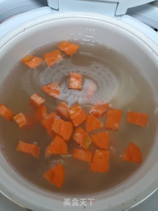 山药胡萝卜瘦肉粥的做法步骤：2