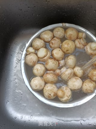 煎口蘑的做法步骤：1