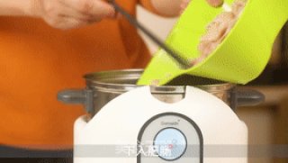 卤肥肠被人争相抢着吃，Q弹柔韧过瘾好吃的做法步骤：2