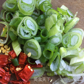 番茄炖黄豆芽的做法步骤：2