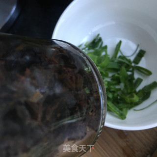 豆豉蒸鲈鱼的做法步骤：2