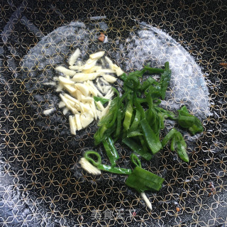 儿菜炒木耳的做法步骤：6