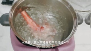 一碗羊杂汤下肚，从头暖到脚，足以驱散冬天的寒的做法步骤：1