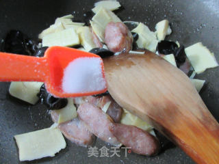 黑木耳香肠炒冬笋的做法步骤：7