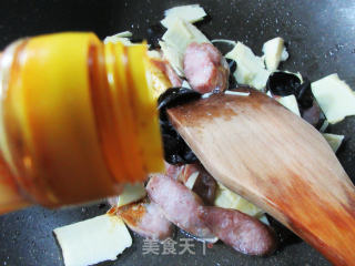 黑木耳香肠炒冬笋的做法步骤：8