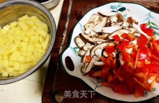 香菇鸡腿焖饭的做法步骤：2