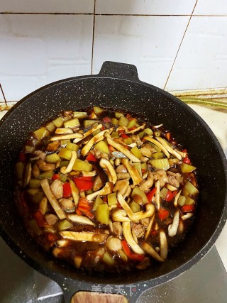 香菇鸡腿焖饭的做法步骤：6