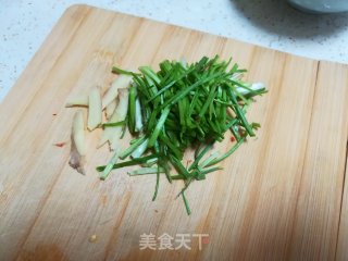 番茄味鸡蛋炒虾仁的做法步骤：2