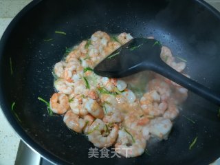 番茄味鸡蛋炒虾仁的做法步骤：6