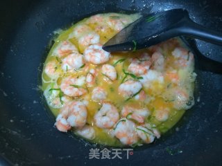 番茄味鸡蛋炒虾仁的做法步骤：7