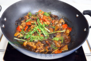 香菇炖鸡肉的做法步骤：8